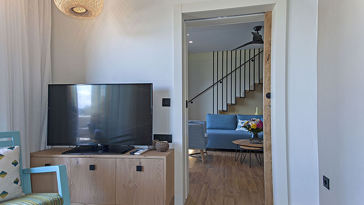 Ultimate Haven Sea Front with Private Pool